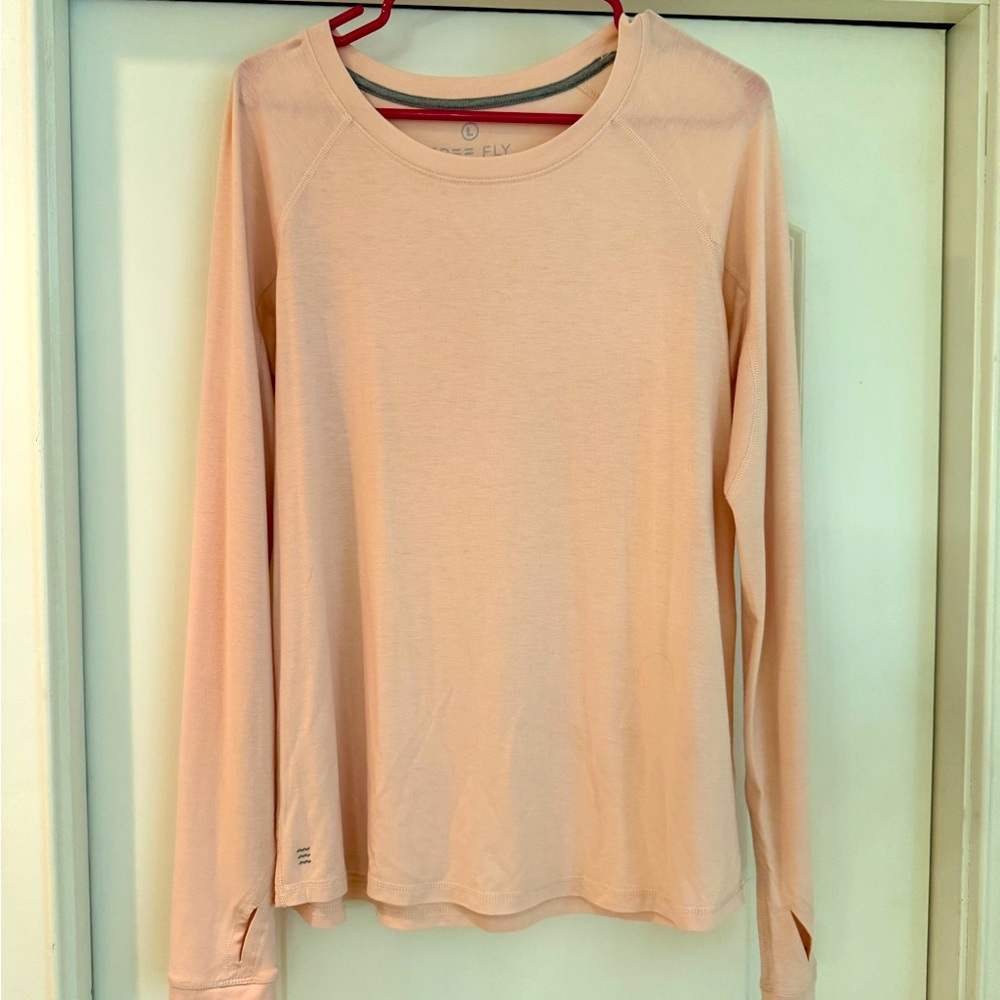 Free fly women’s performance light weight bamboo shirt.  Size L